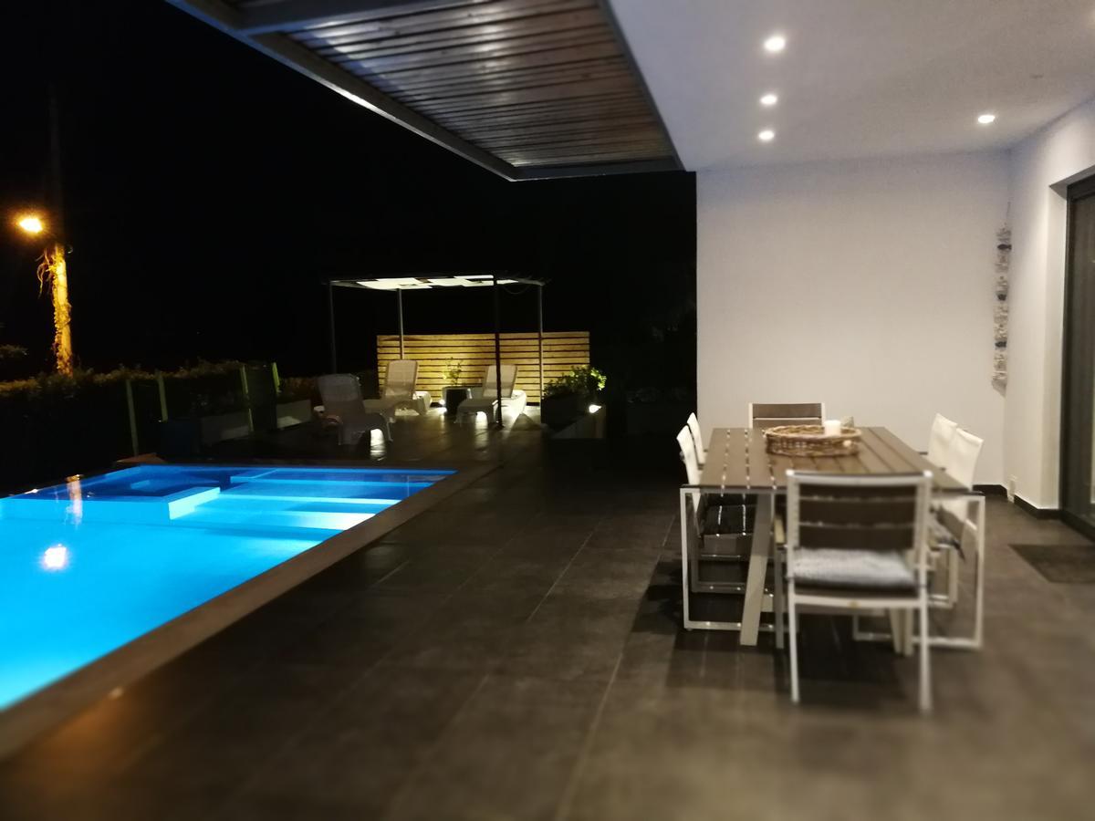Villa Titi Kamínia Exteriör bild